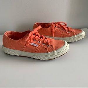 *SOLD* Superga women’s lace up sneakers